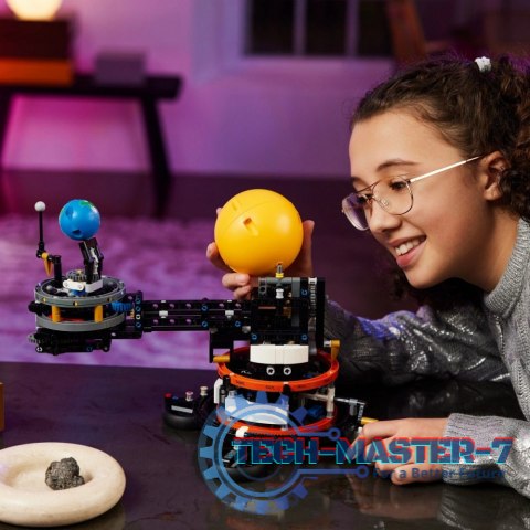 Klocki Technic 42179 Planeta Ziemia i Księżyc na orbicie Klocki Technic 42179 Planeta Ziemia i Księżyc na orbicie