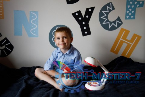Zestaw edukacyjny Hi Tech Moja lampka edukacyjna Zestaw edukacyjny Hi Tech Moja lampka edukacyjna