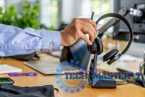 Zestaw słuchawkowy Poly Voyager 4320 USB-A + adapter BT700 76U49AA Zestaw słuchawkowy Poly Voyager 4320 USB-A + adapter BT700 76U49AA